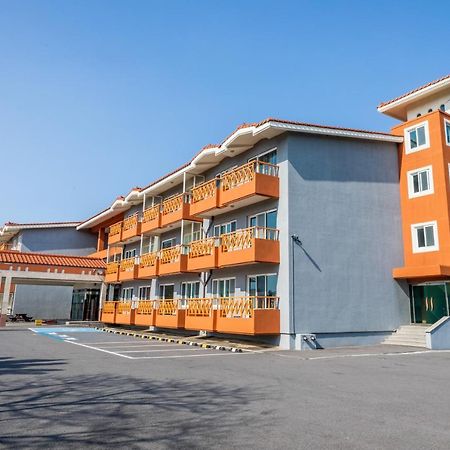 Jeju Tovice Condo Family Екстериор снимка