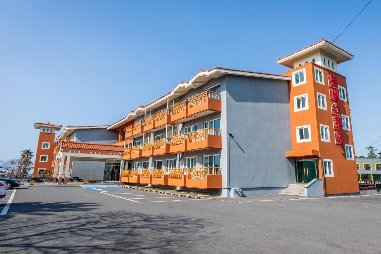 Jeju Tovice Condo Family Екстериор снимка