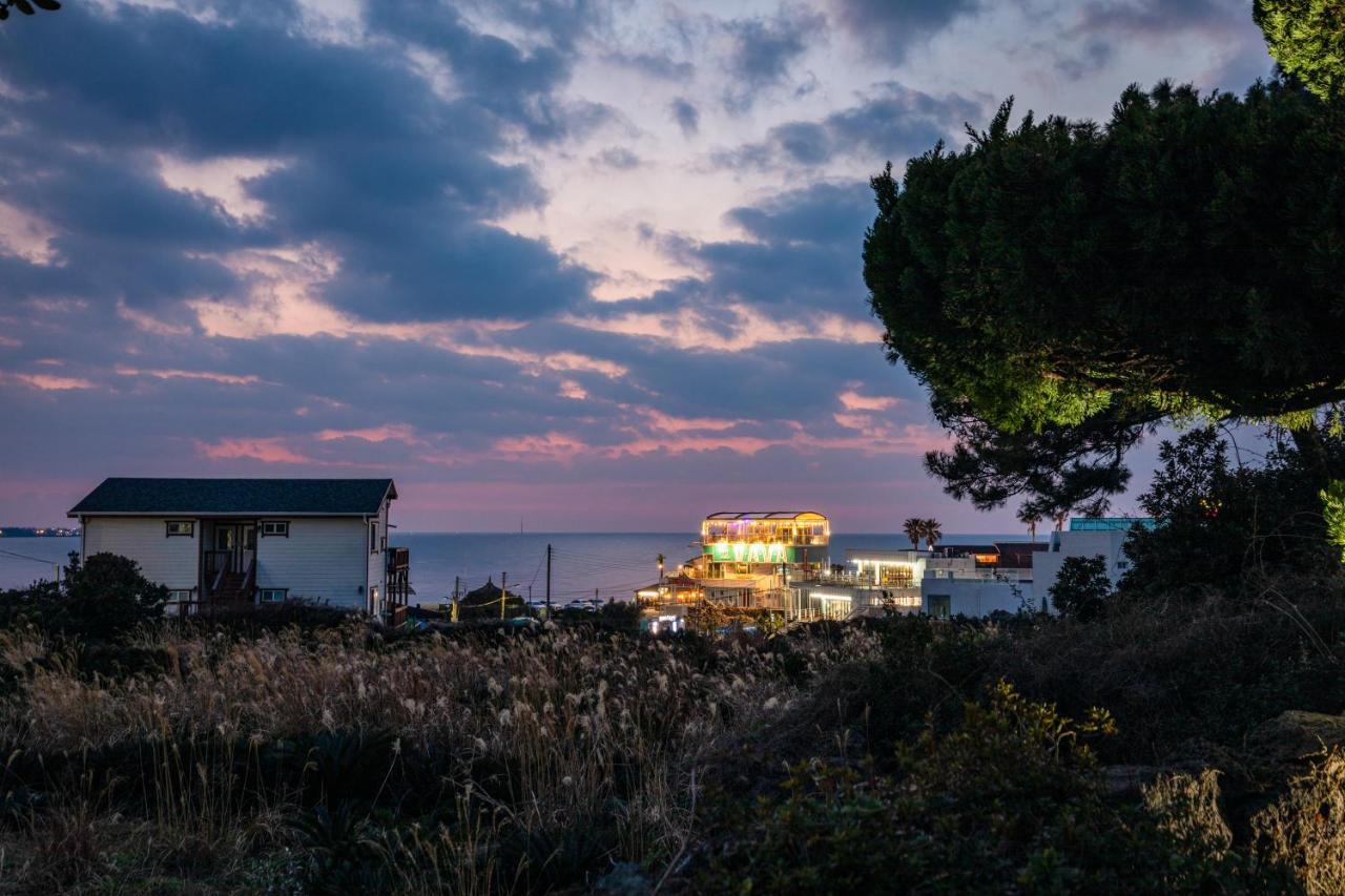 Jeju Tovice Condo Family Екстериор снимка