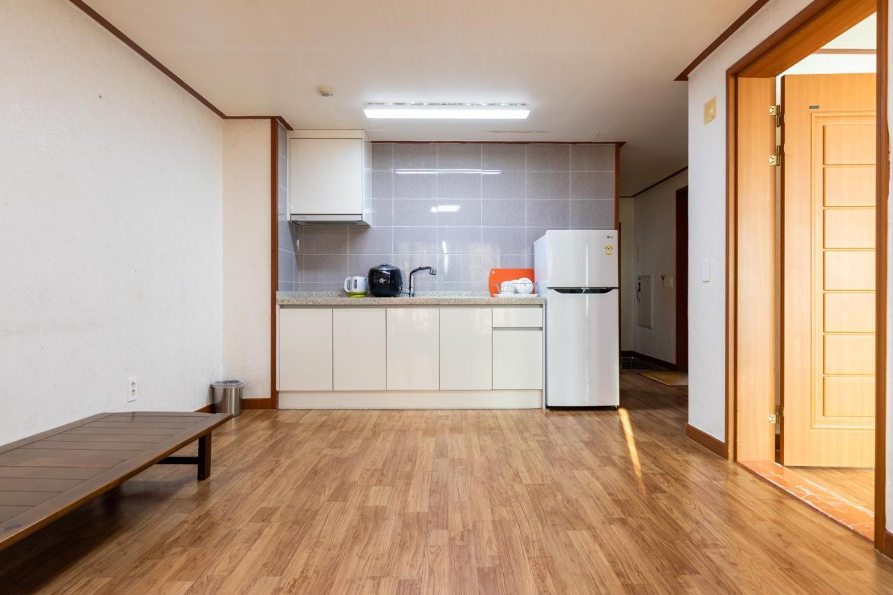 Jeju Tovice Condo Family Екстериор снимка