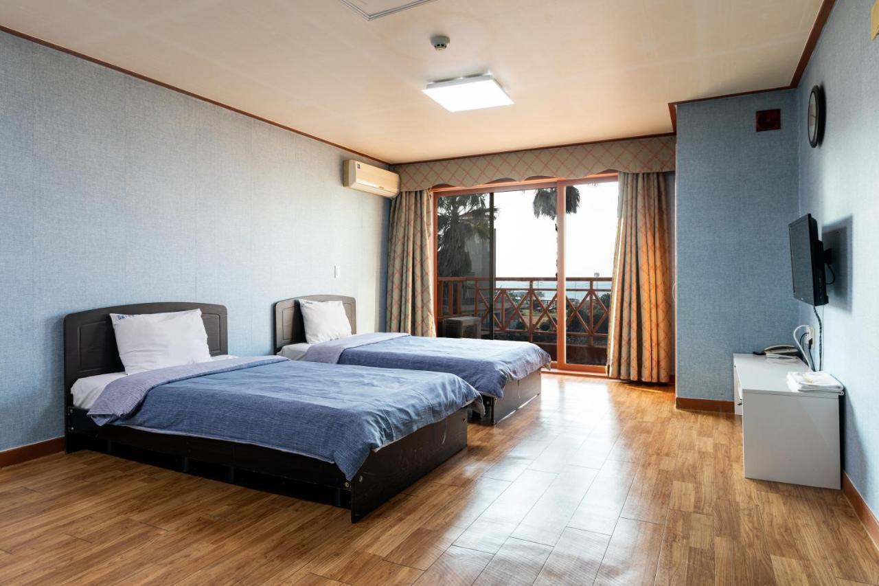 Jeju Tovice Condo Family Екстериор снимка